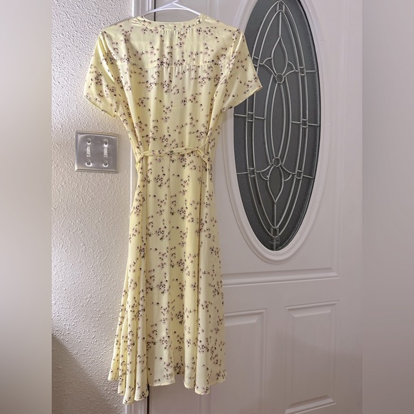 NWOT 👗 Dip Chiffon Style Yellow Spring Dress - Picture 2 of 3